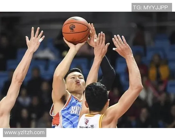 CBA1205新疆队与山东队激战正酣精彩对决引发球迷热议 CBA1205新疆队与山东队激战正酣精彩对决引发球迷热议